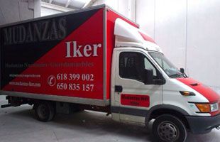 Mudanzas Iker camión rojo